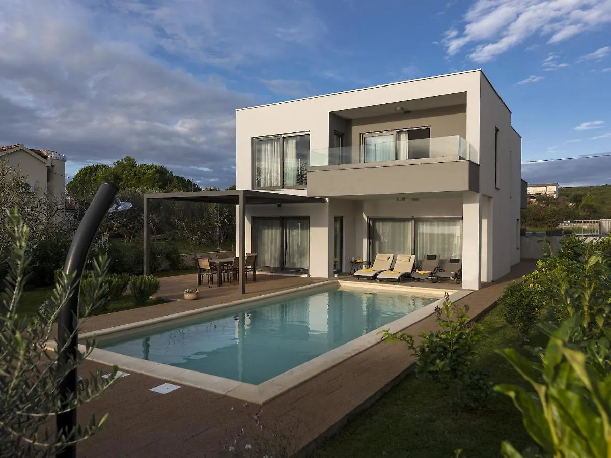 Swanky Villa In Turanj With Private Swimming Pool 0*,